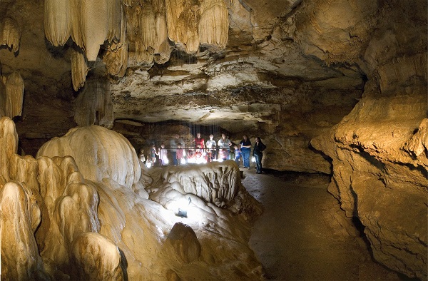 Cave Tours Missouri State Parks   Lake Of The Ozarks Ozark Cavern 6 